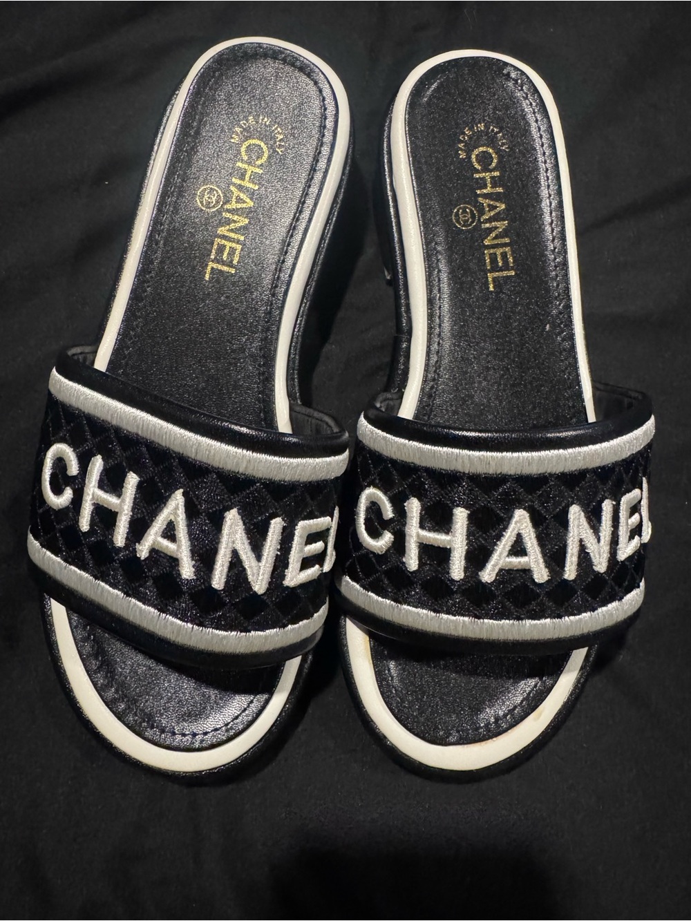 👡CHANEL Black & White Quilted Slide Sandals - CHANEL